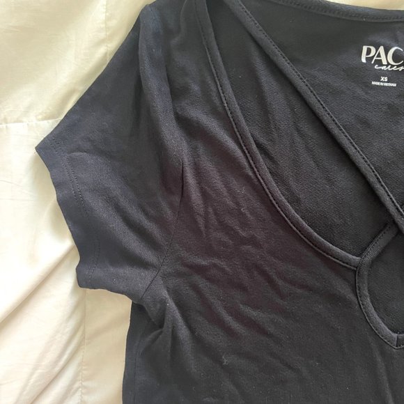 Small Black Tee with Cross-Neck String - Picture 3 of 4